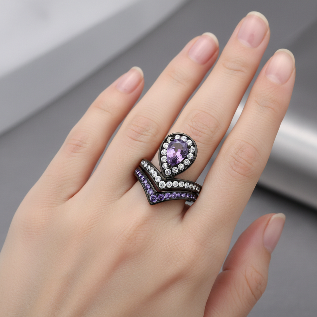 Amara Two-Finger Ring Set Lifestyle Image